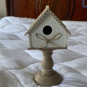 Pedestal Beaded Lace Birdhouse